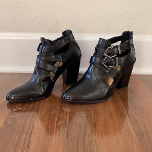 Gianni Bini Black leather bootie boots pumps 7.5 M